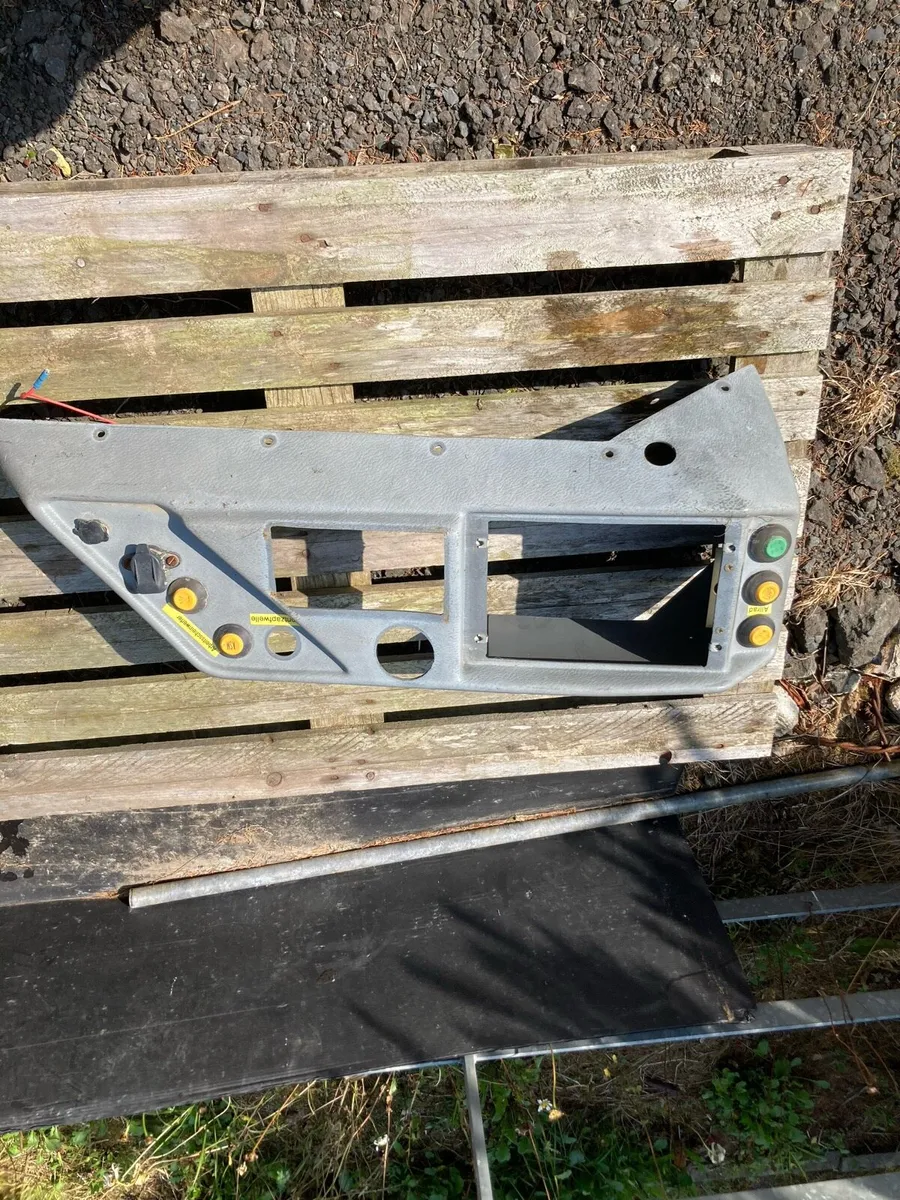 Massey Ferguson 3000 series doors and parts - Image 4