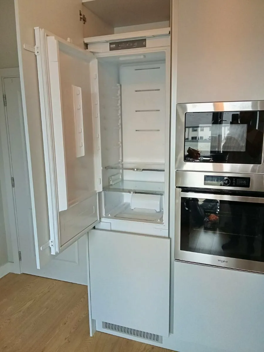 Fridge Freezer Whirlpool 70/30 - Image 2