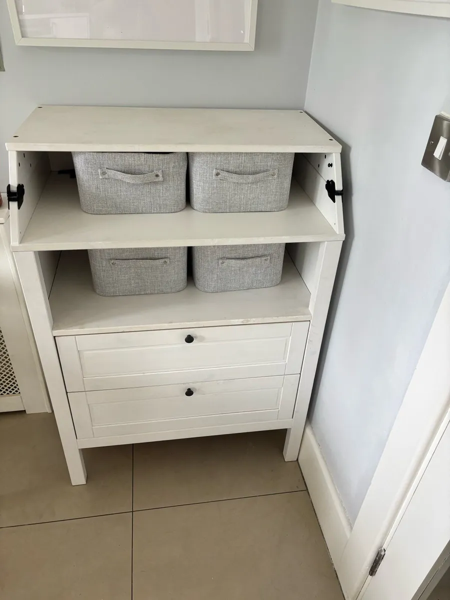 Baby changing table - Image 1