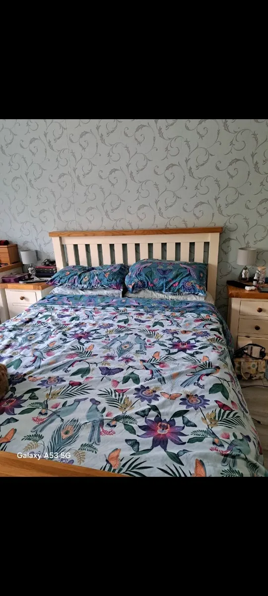 King size bed - Image 2