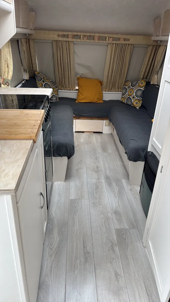 Caravan - 4 Berth - Image 4