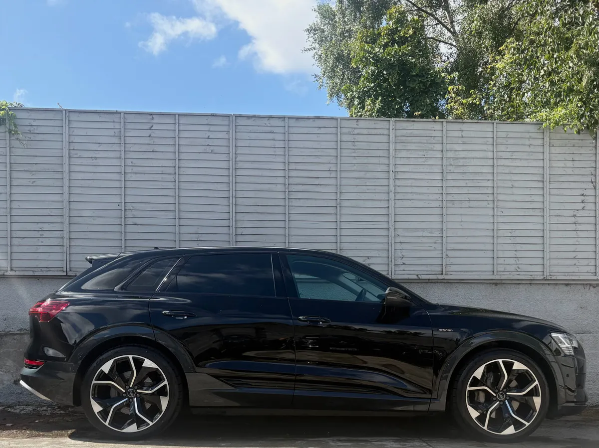 Audi e-tron  2022 TECHNIK 50 QUATTRO - Image 2