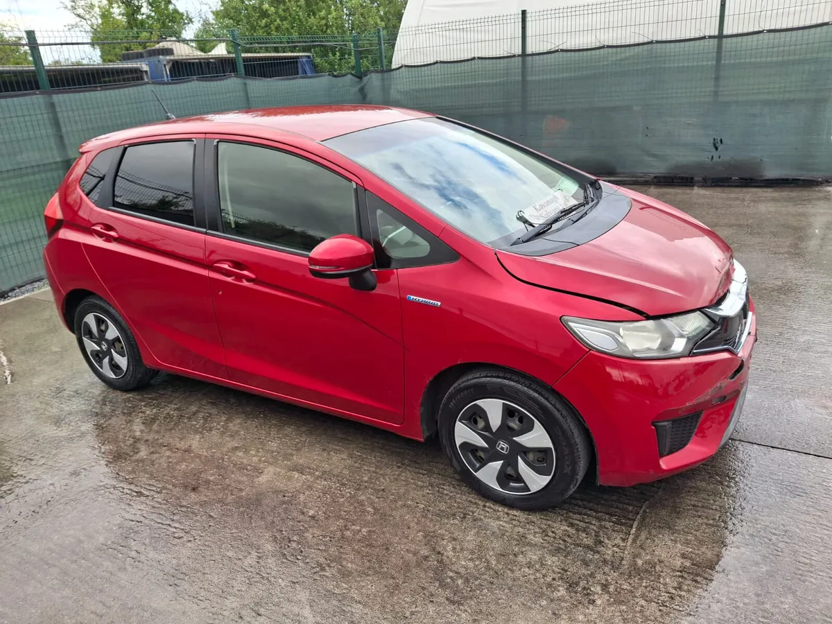 2016 Honda Fit Automatic very light damage - Image 3