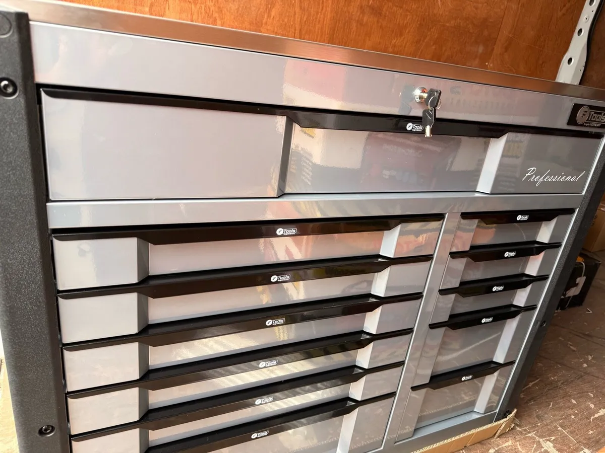 BRAND NEW 12 DRAWER TOOL CHEST FULL OF TOOLS - Image 1