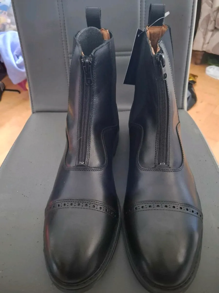 Equestrian boots - Image 1