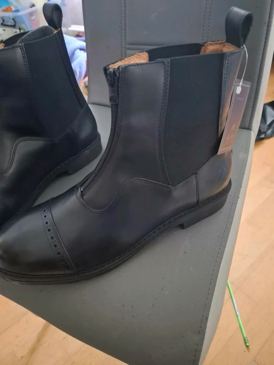 Equestrian boots - Image 2