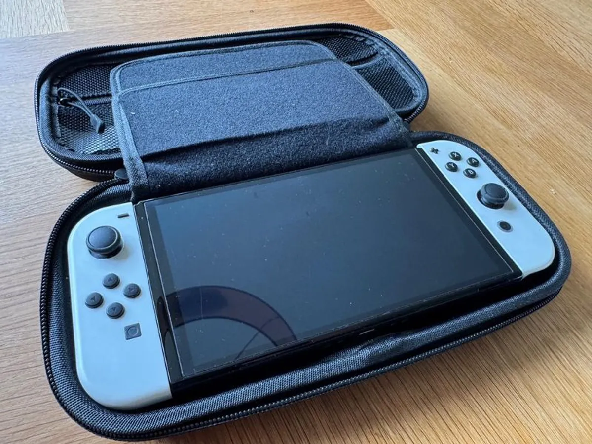 Nintendo switch OLED - Image 1