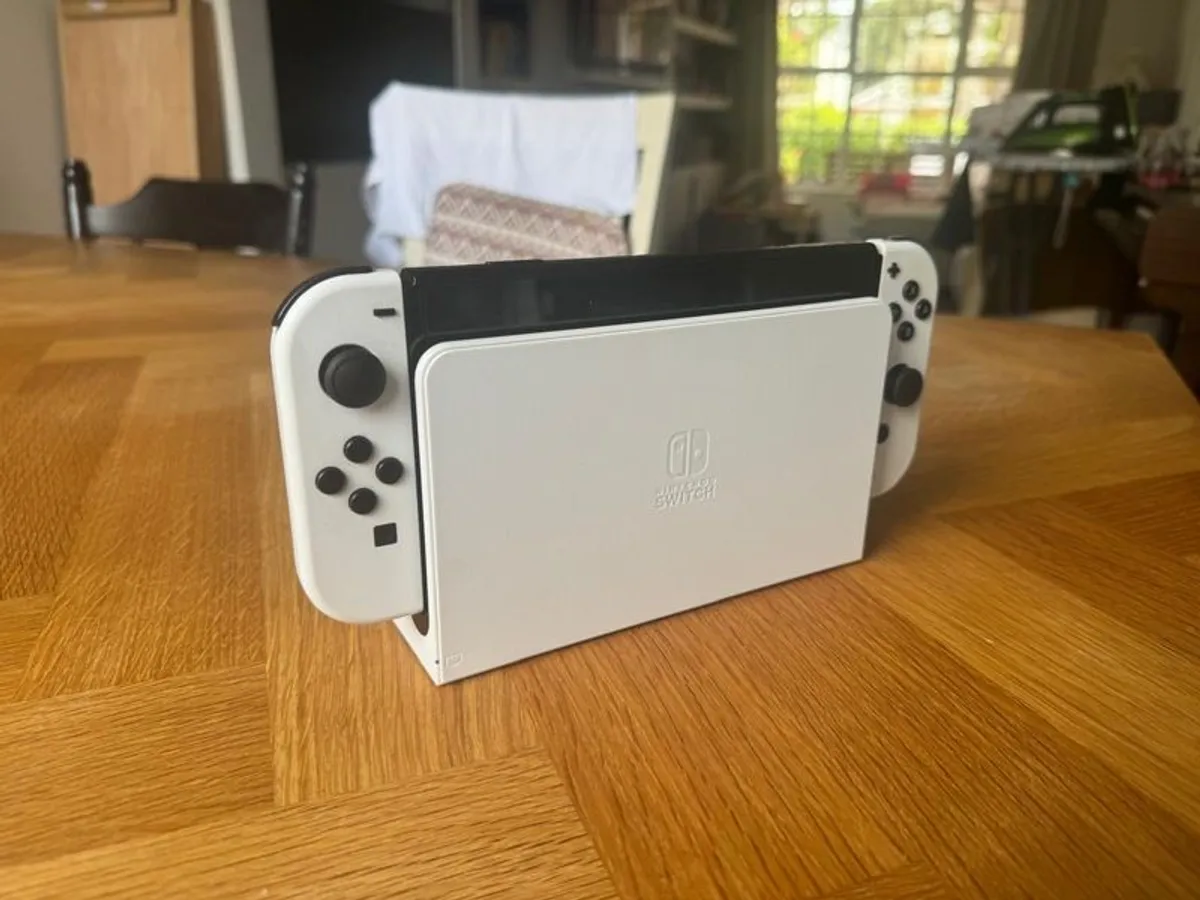 Nintendo switch OLED - Image 2