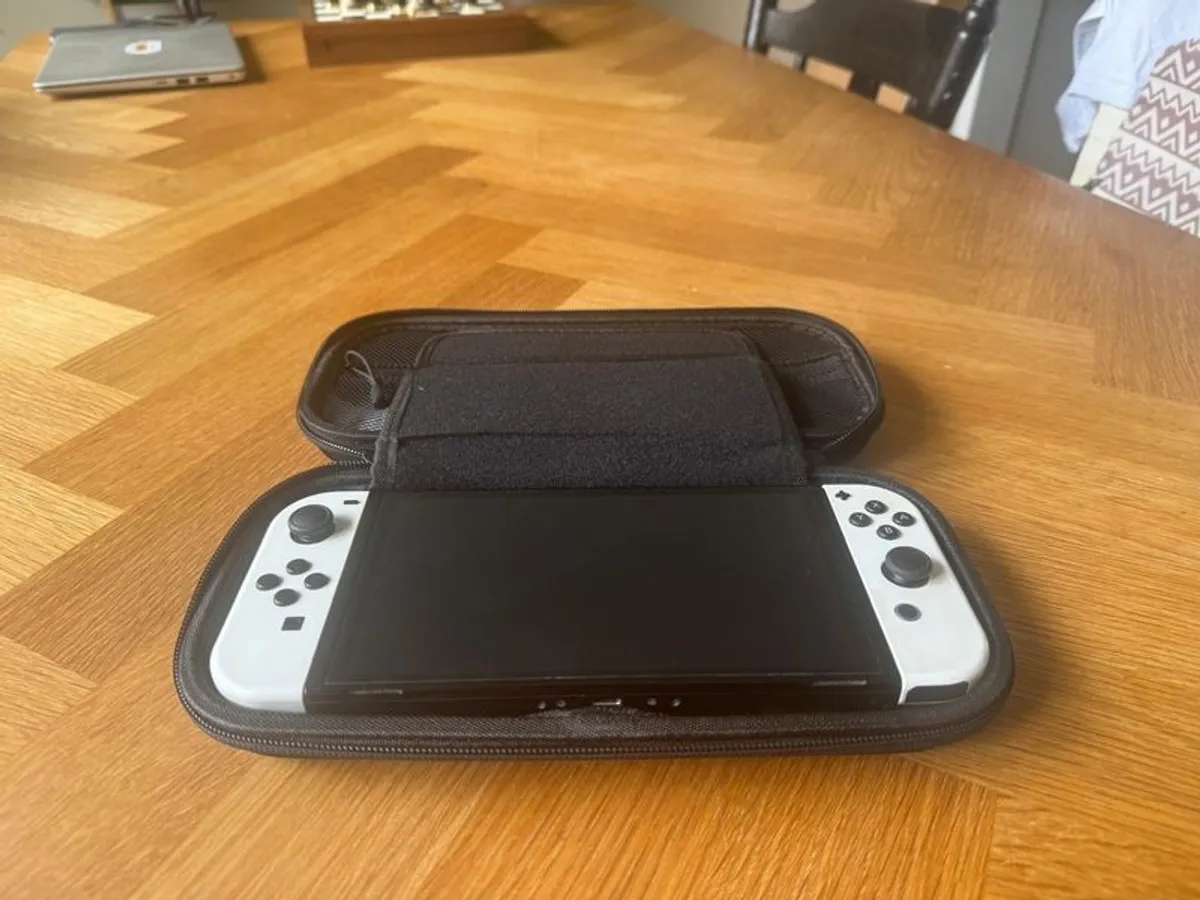 Nintendo switch OLED - Image 4