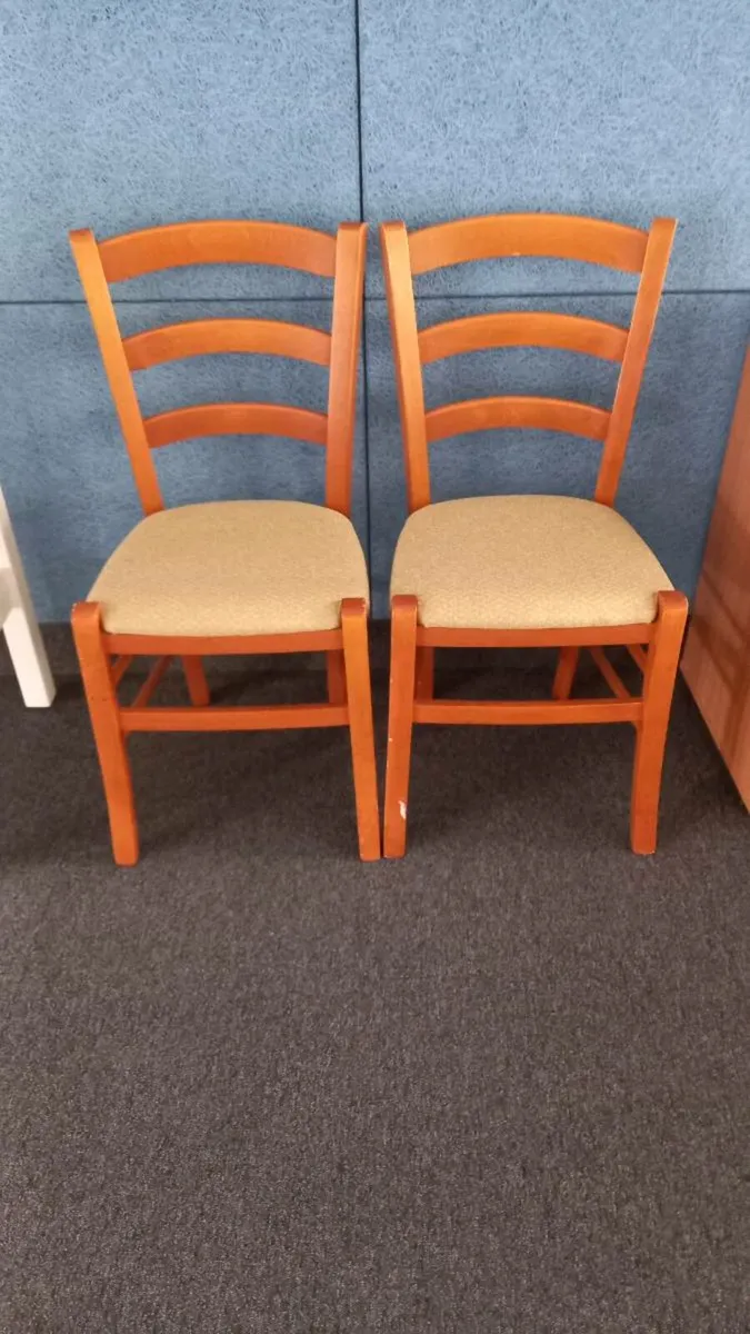 2 wooden chairs - Image 1