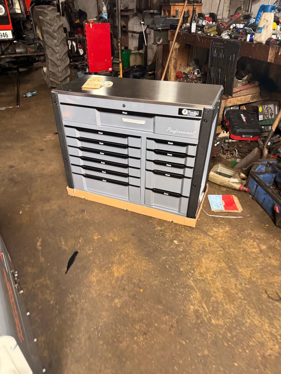NEW 12 DRAWER TOOL CHEST FULL OF TOOLS - Image 1