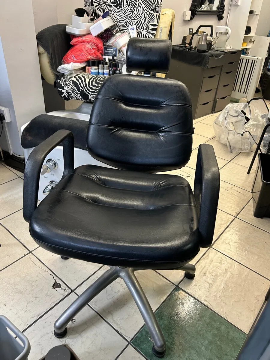 Brow chair - Image 1