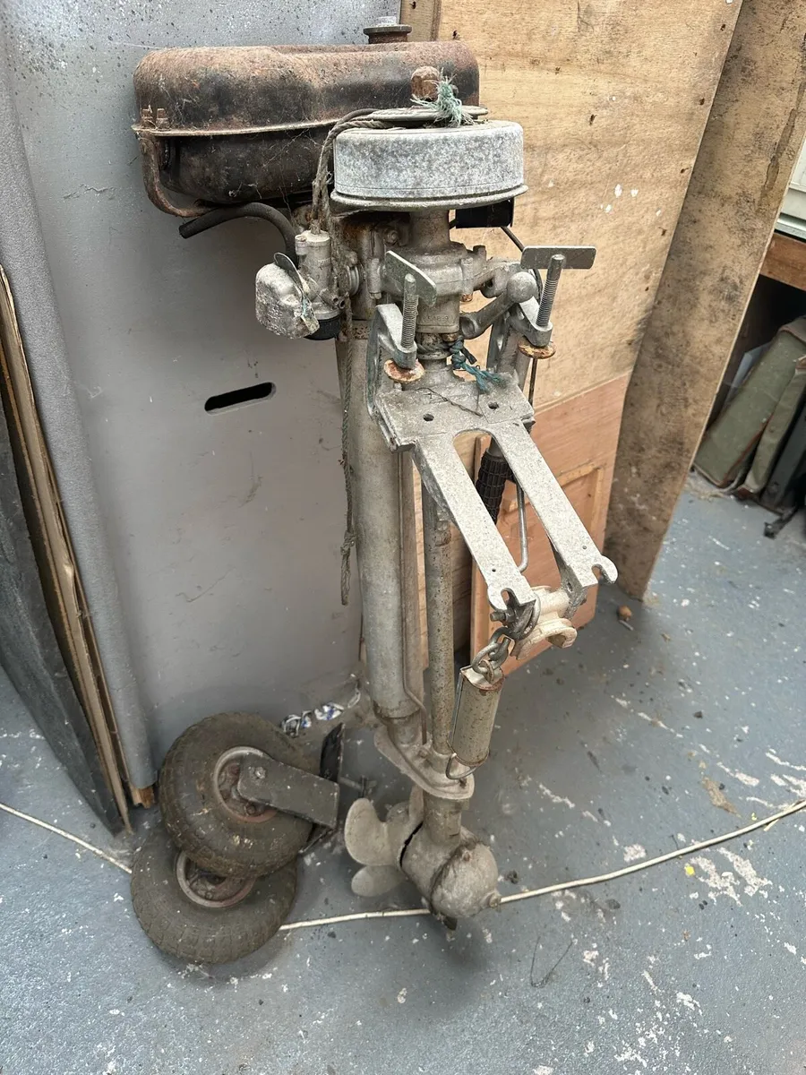 Seagull Silver Century Plus Vintage Outboard Motor - Image 4