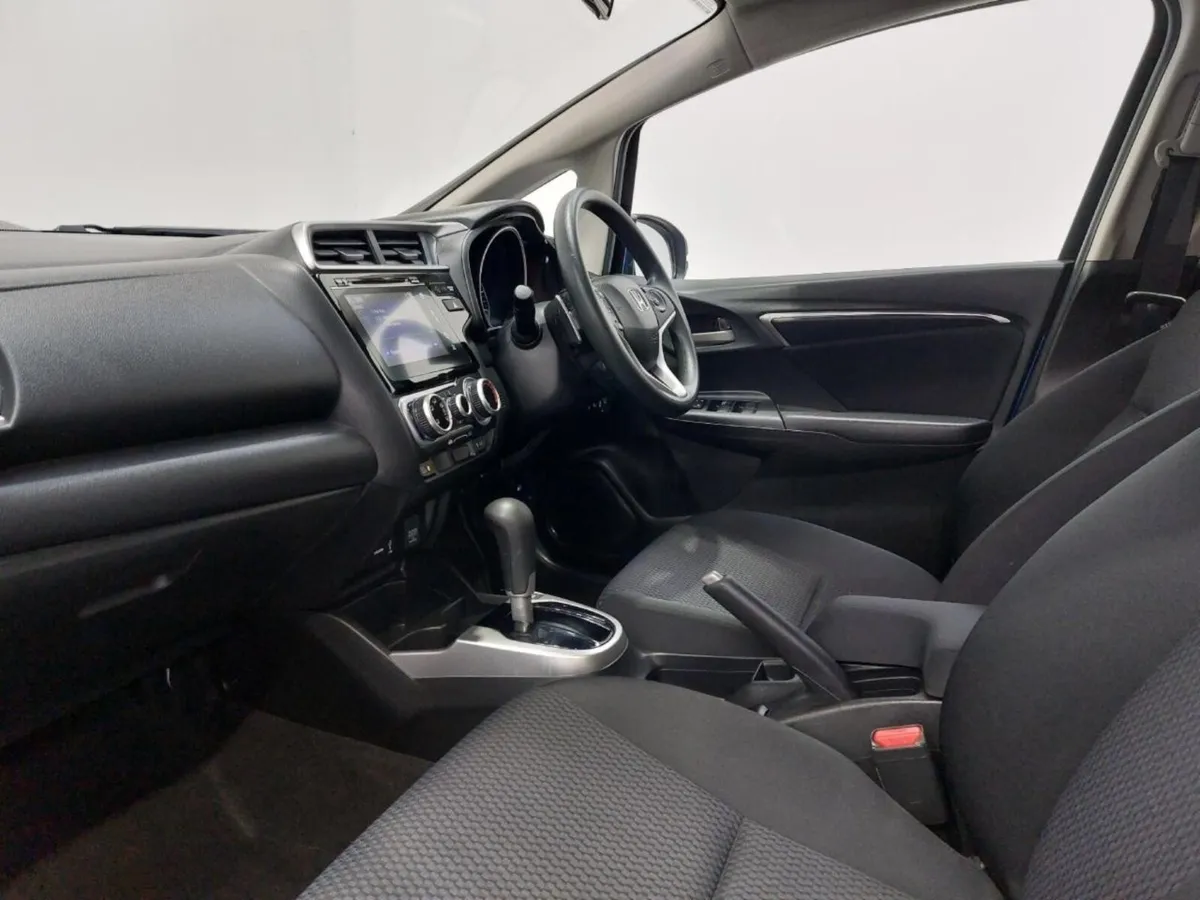 Honda Jazz Hatchback SE - Image 2