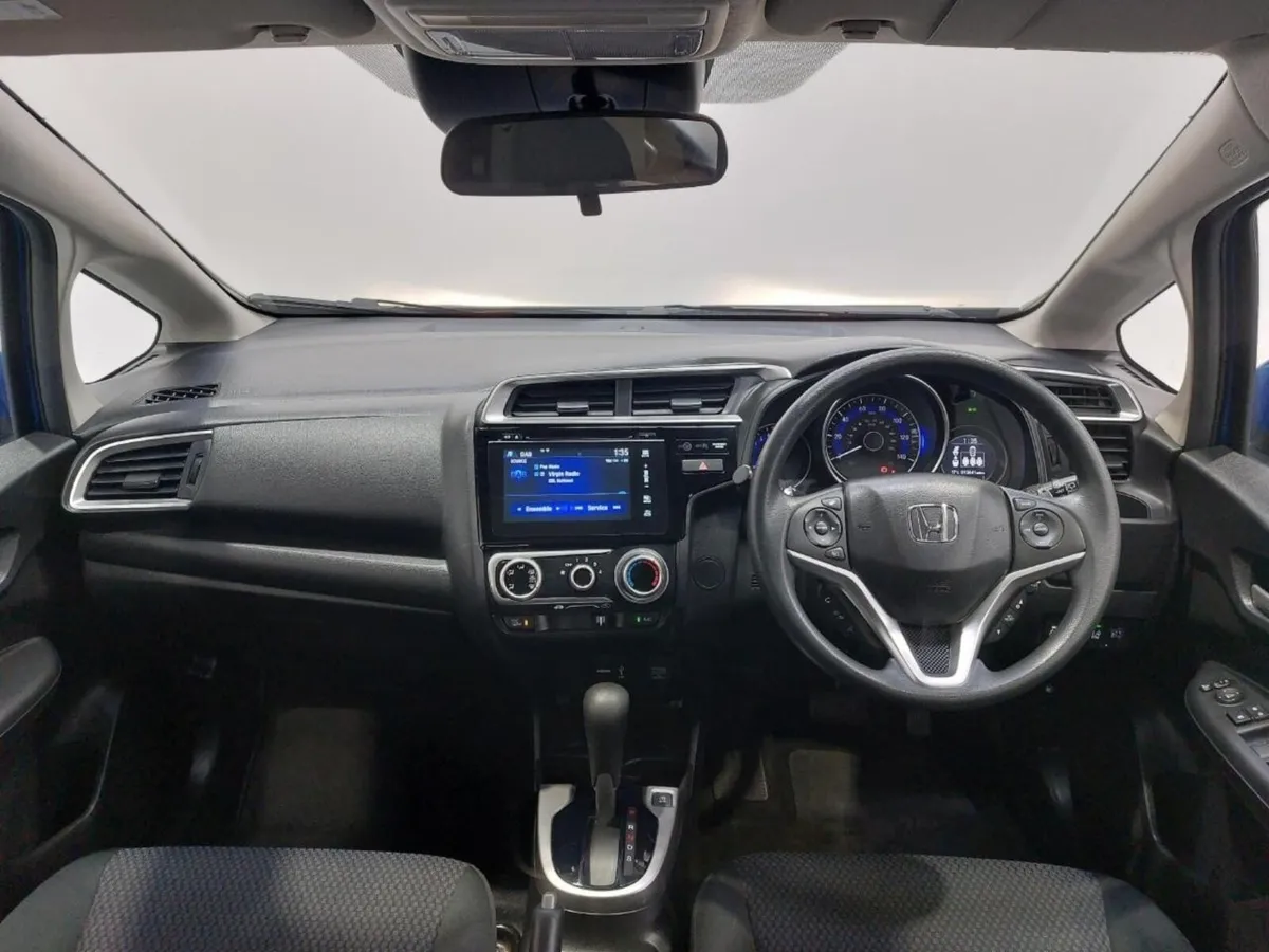 Honda Jazz Hatchback SE - Image 4