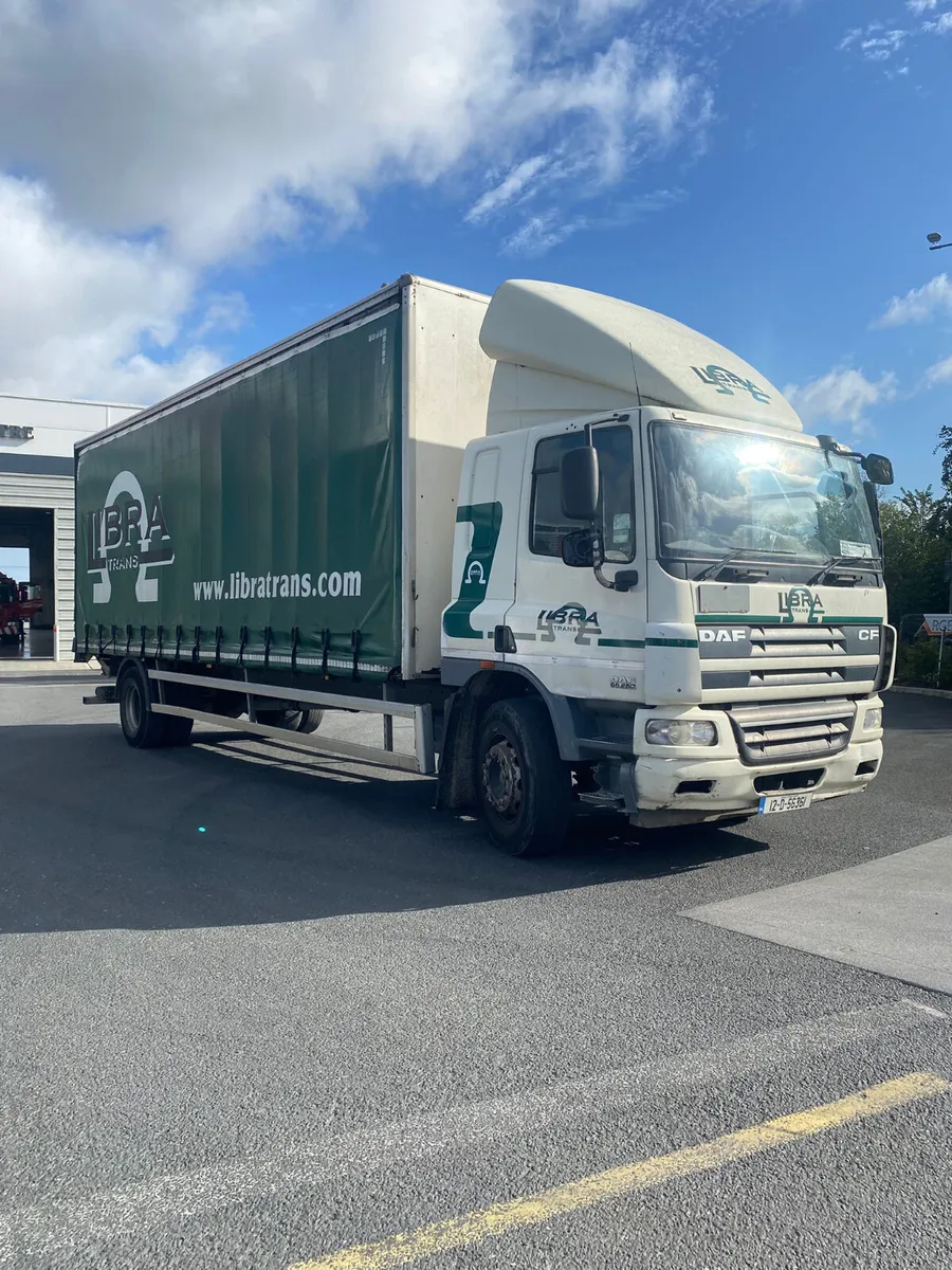 DAF CF 65.250 4x2 Curtainsider 2012 - Image 1