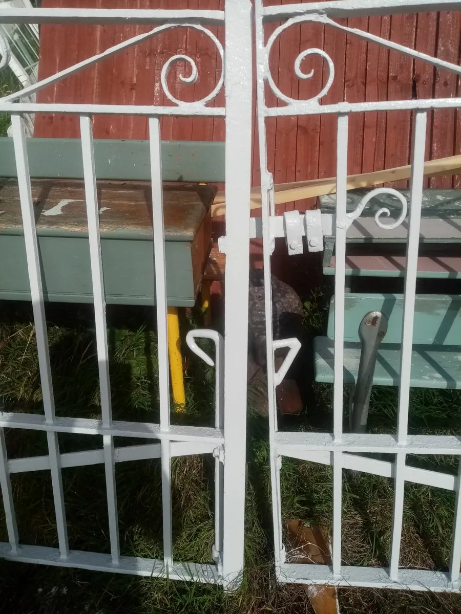 Antique Cast Iron Gate's. - Image 3