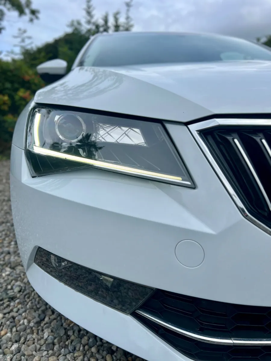 2016 Skoda Superb SE 2.0 TDI 150 Bhp Estate - Image 3