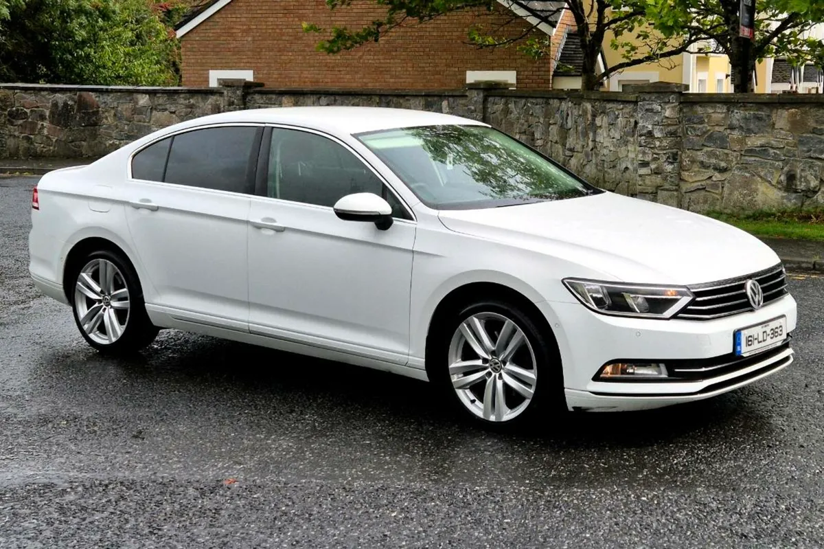 2016 Volkswagen Passat - Image 2