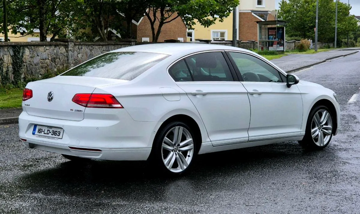 2016 Volkswagen Passat - Image 3