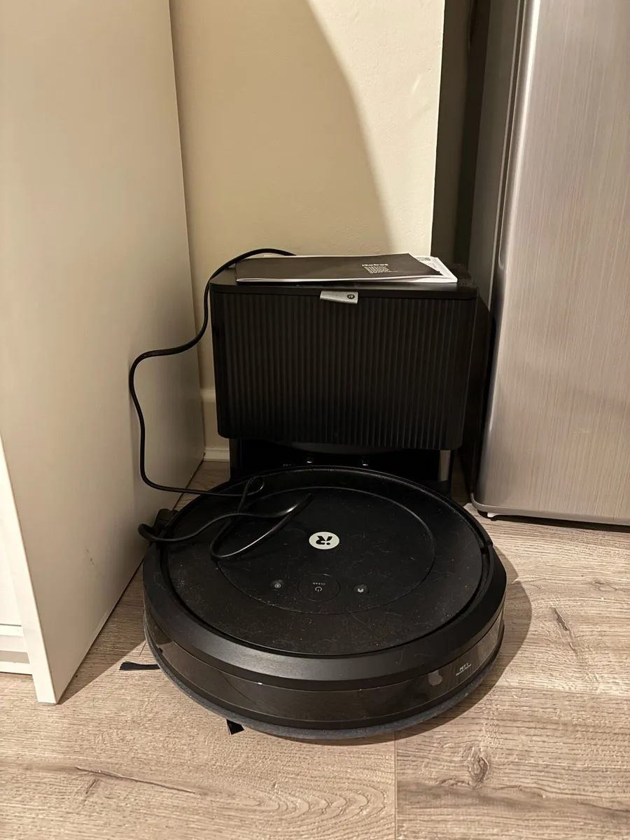 Roomba Combo Hoover and Mop - Image 1