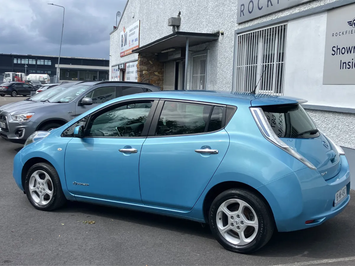 2016 Nissan Leaf 30KWH LOW KM - Image 3