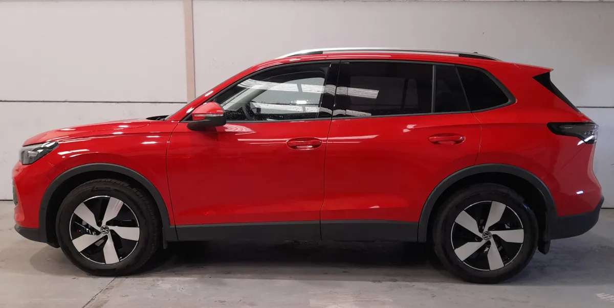 Volkswagen Tiguan 2025 EDITION 75TH ANNIVERSARY - Image 3