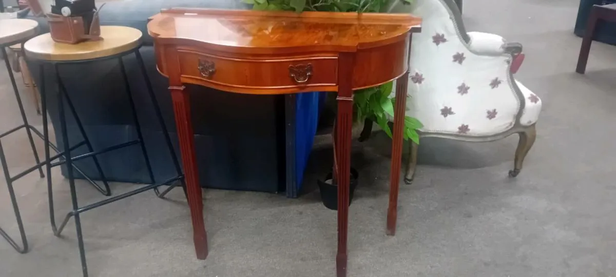 Beautifu Yew Serpantine Front Console Table - Image 1