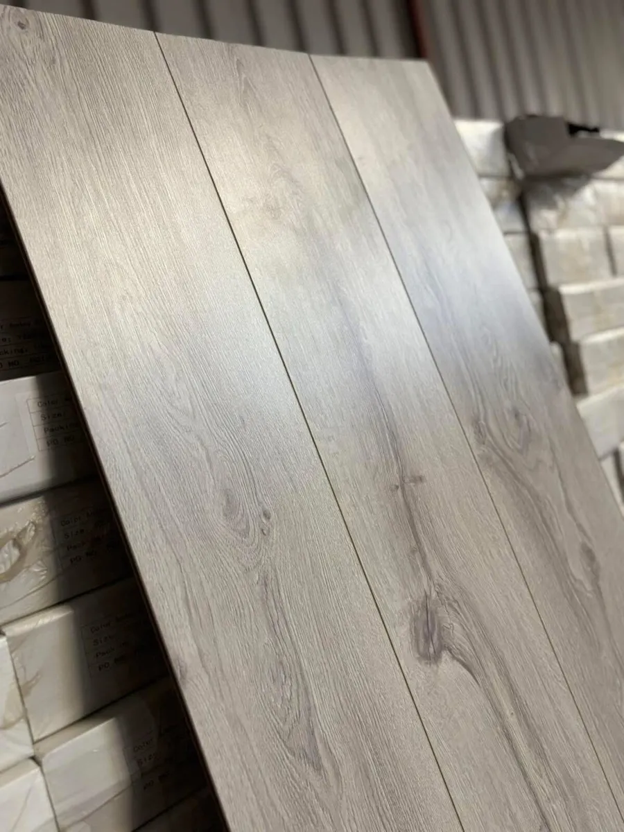 8mm ac4 wooden flooring with FREE UNDERLAY - Image 1