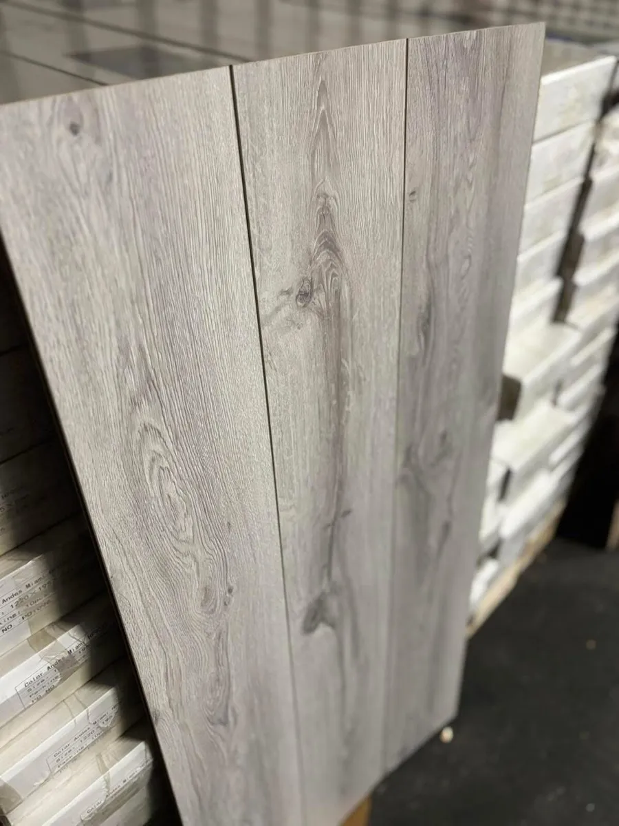 8mm ac4 wooden flooring with FREE UNDERLAY - Image 3