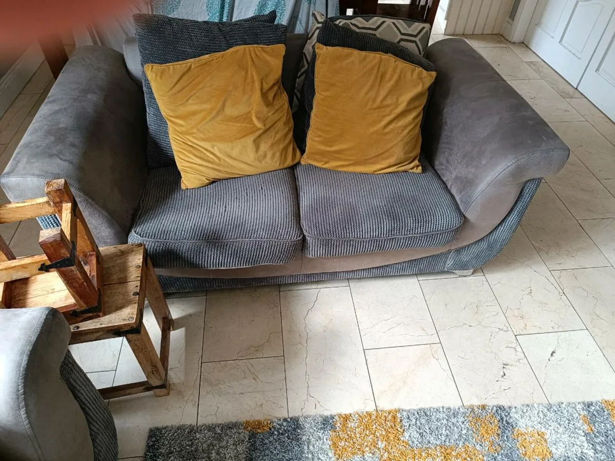 Contents of a house - Image 1