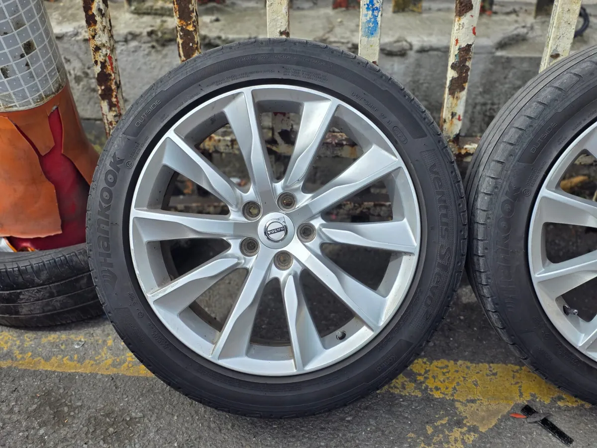 4 Genuine Volvo 18" Alloys 5X108 - Image 2