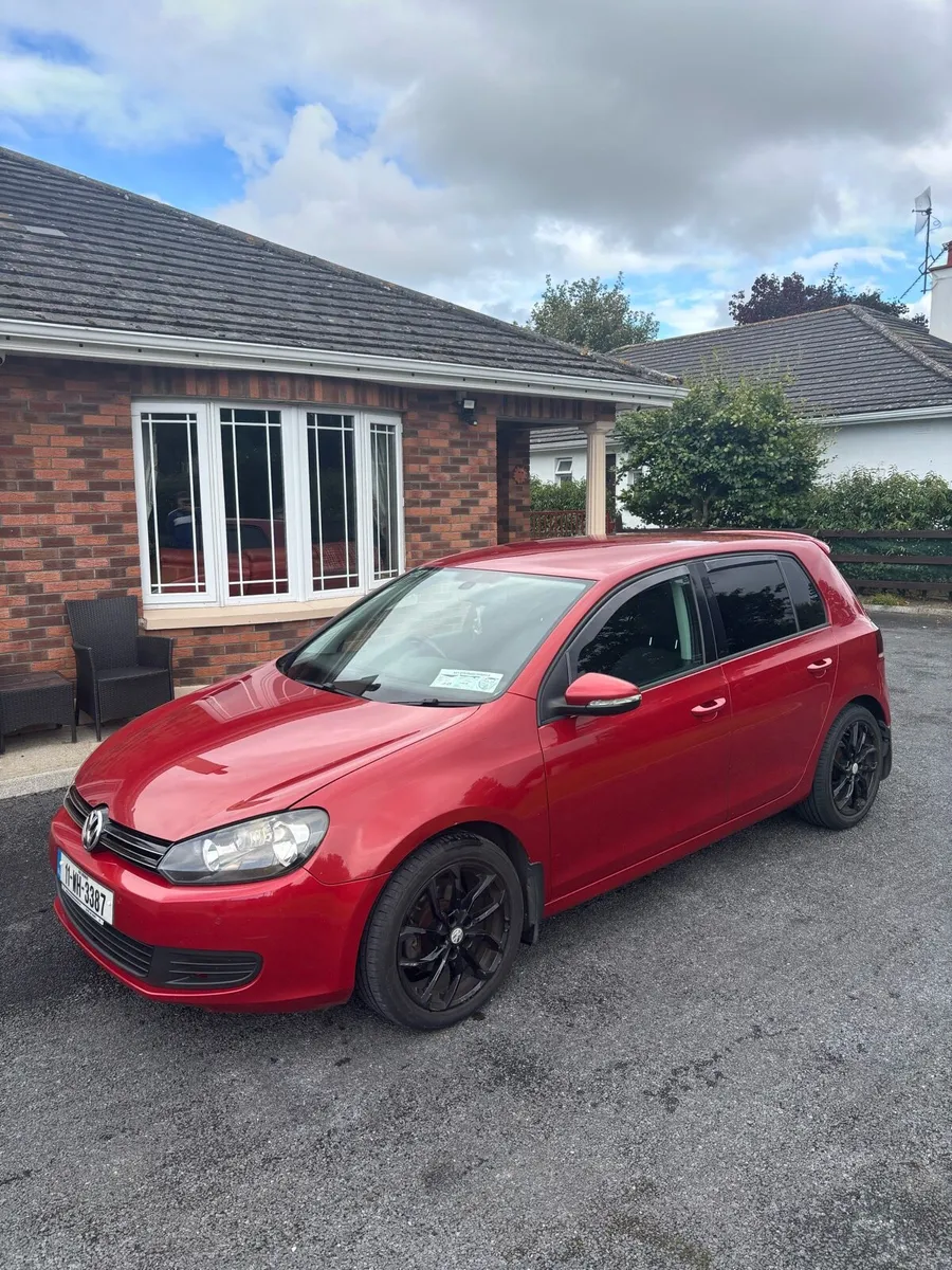 Volkswagen Golf 1.6 TDI 2011 - Image 1