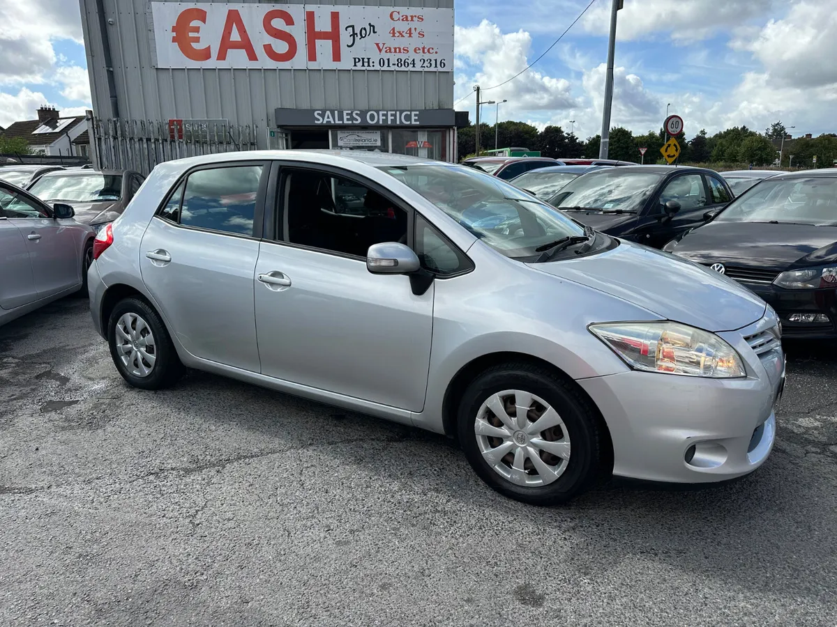 Toyota Auris 1.3 Petrol NCT TAX LOW KMS - Image 2