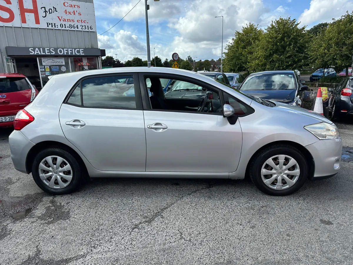 Toyota Auris 1.3 Petrol NCT TAX LOW KMS - Image 3