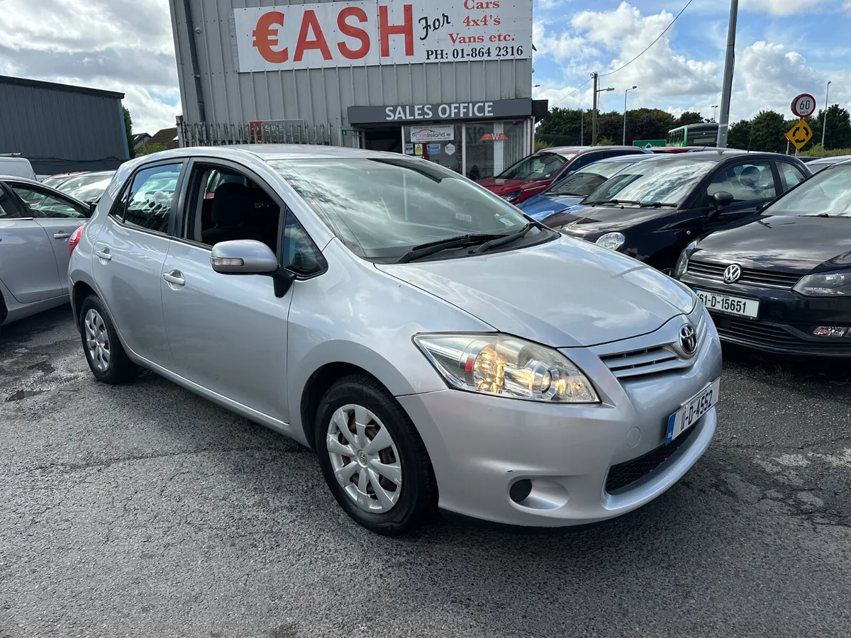 Toyota Auris 1.3 Petrol NCT TAX LOW KMS - Image 4