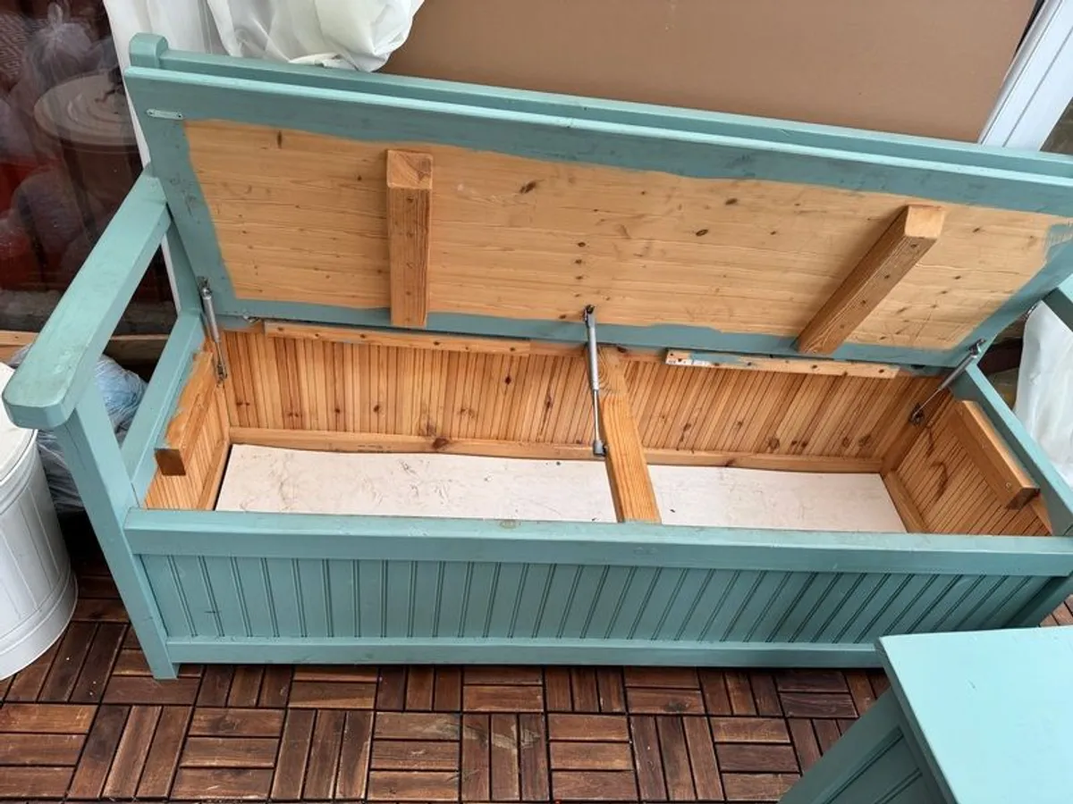 Two wooden storage benches + small table/chest - Image 4