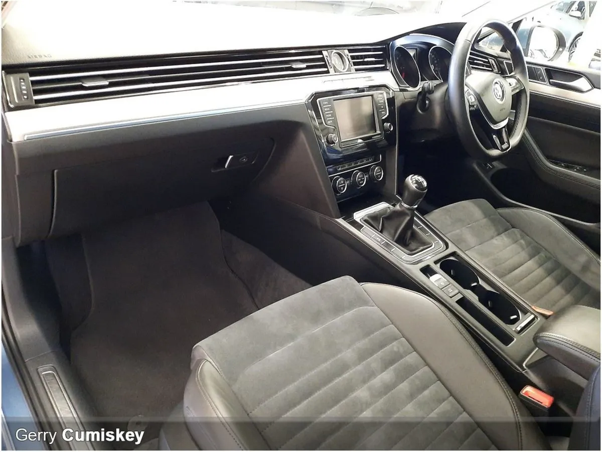 Volkswagen Passat 1.6 TDI 120HP Highline - Image 4