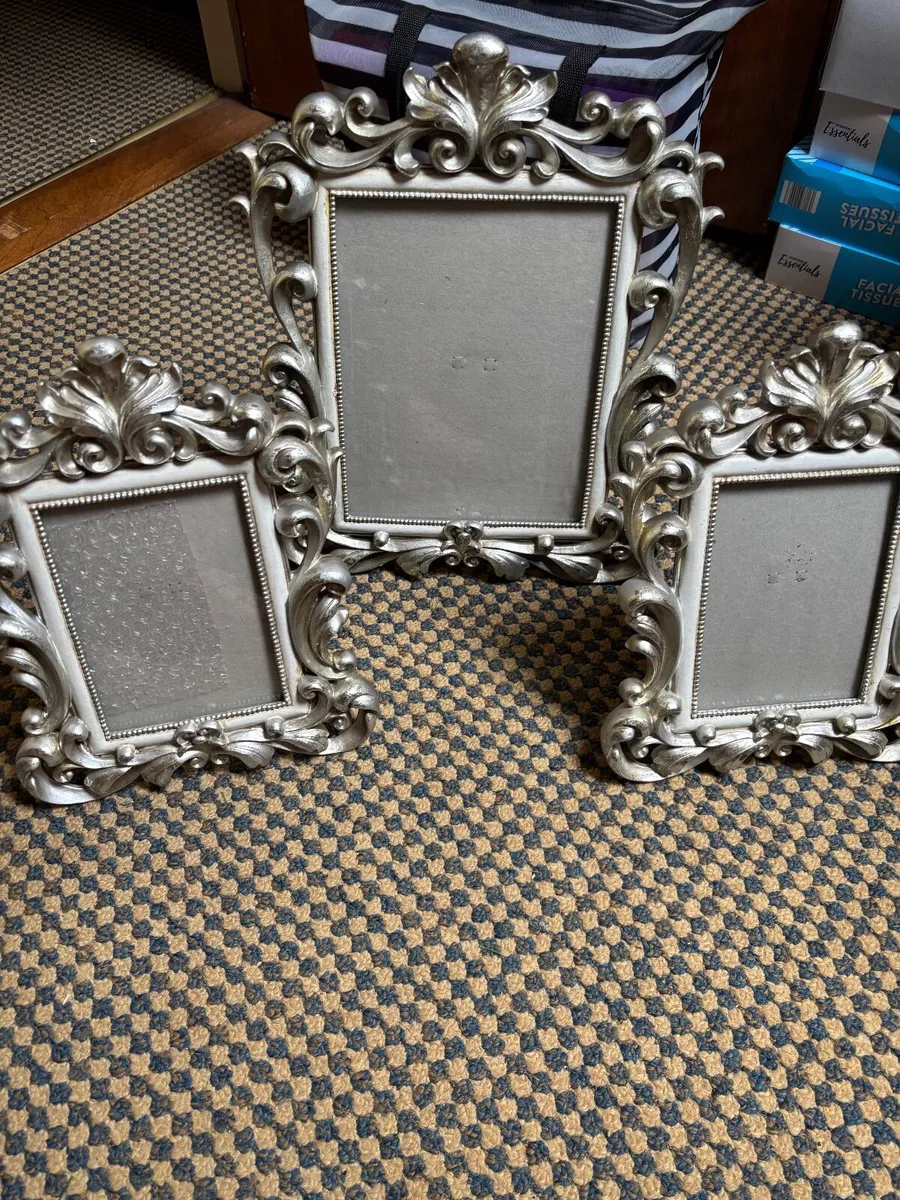 3 lovely picture frames - Image 2