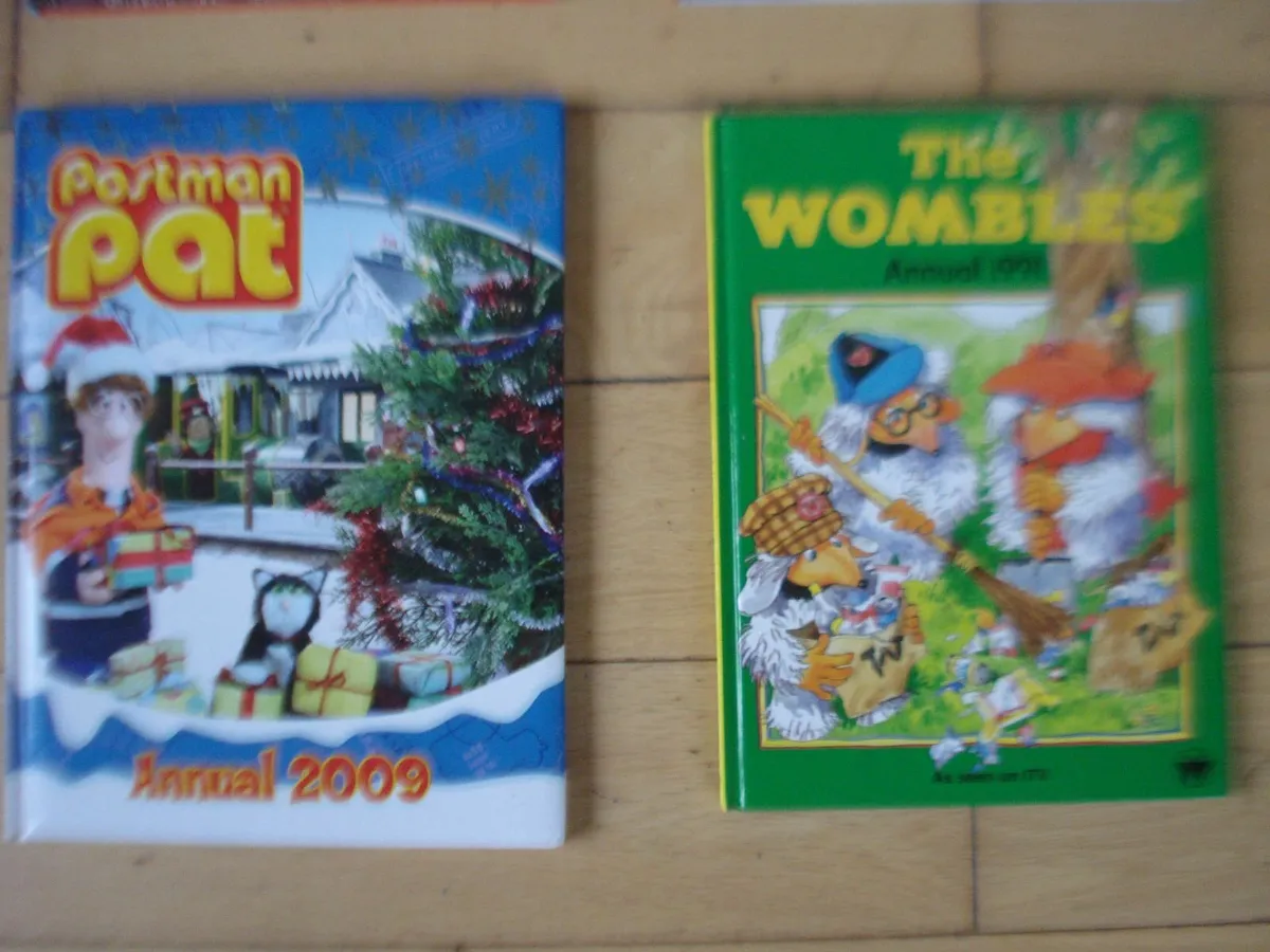 POSTMAN PAT RED VAN & 2009 ANNUAL. - Image 3