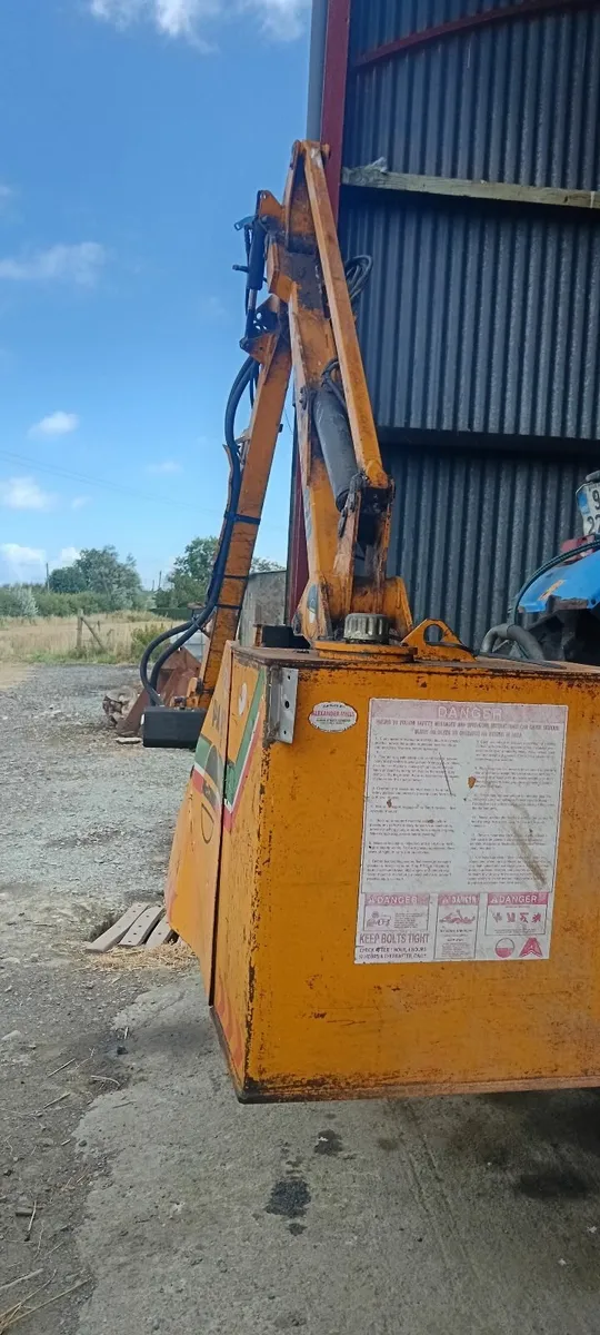 Hedge cutter - Image 1