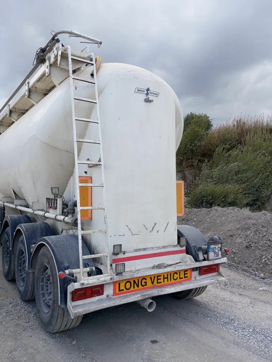 Spitzer Eurovac Powder Tanker - Image 1