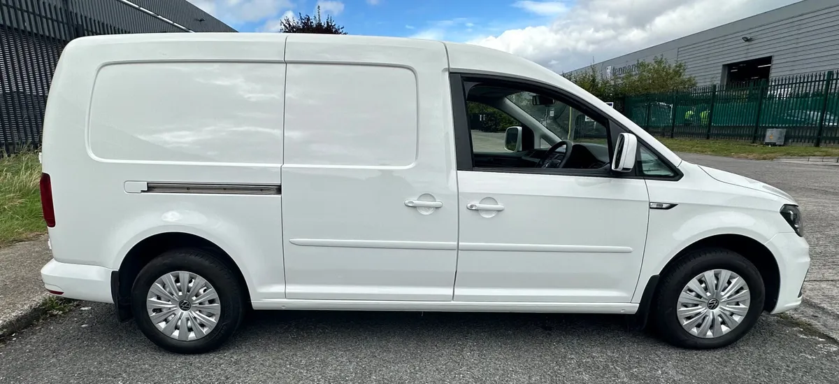 2019 Volkswagen Caddy Maxi TINY KLM’s - Image 3