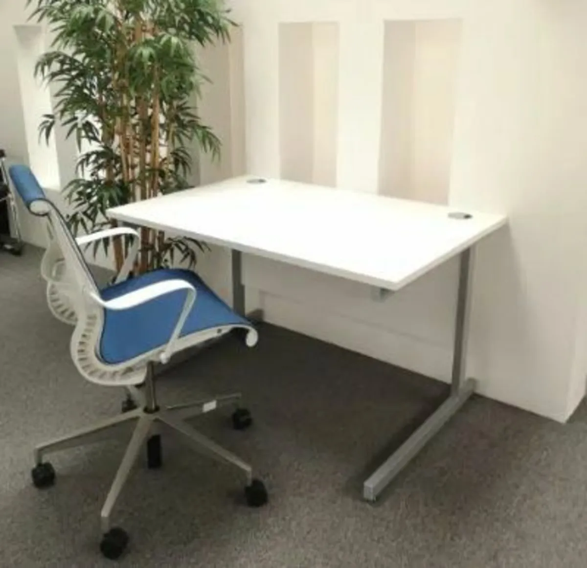 1200 x 800 White Desk - Image 1
