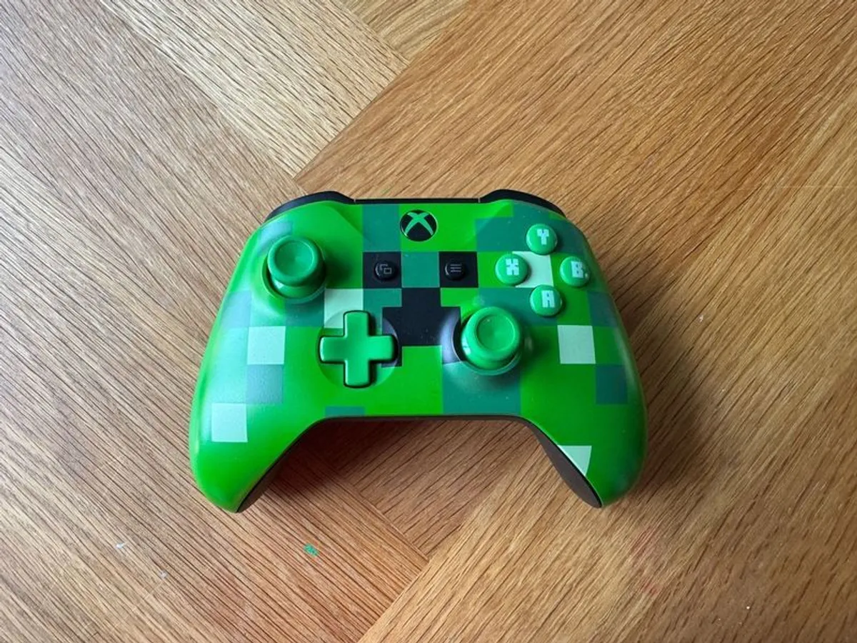 Xbox One S plus 2 controllers - Image 3