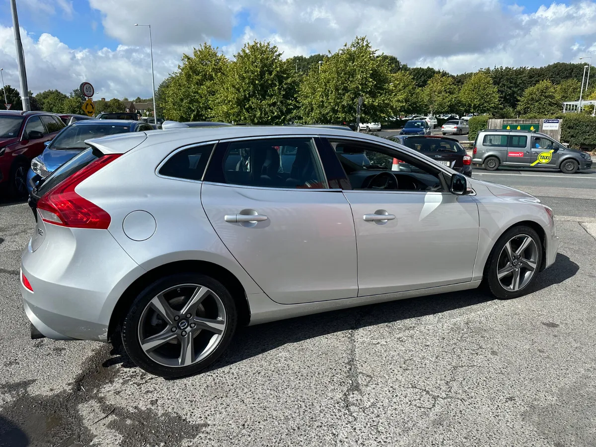 Volvo V40 R-Design 1.6 Diesel NCT TAX - Image 4