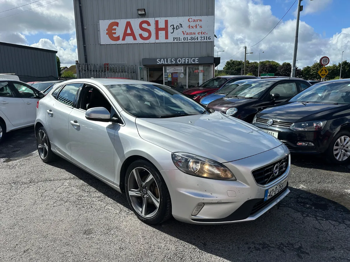 Volvo V40 R-Design 1.6 Diesel NCT TAX - Image 2