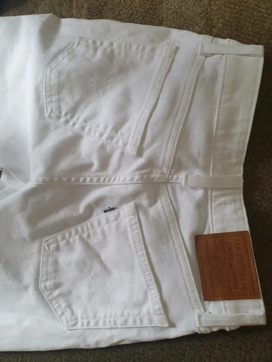 Womens white Levi jeans - Image 3