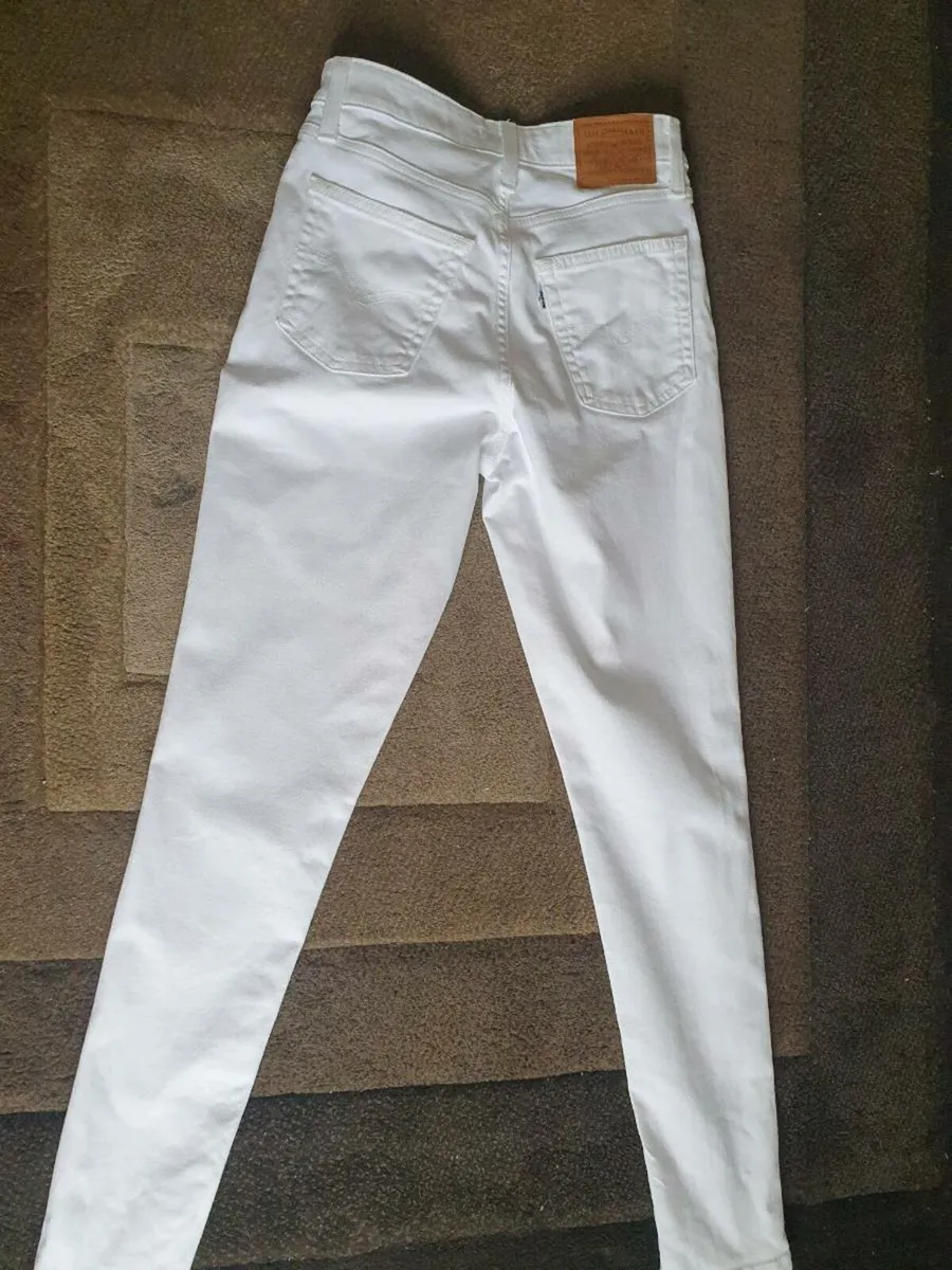 Womens white Levi jeans - Image 4
