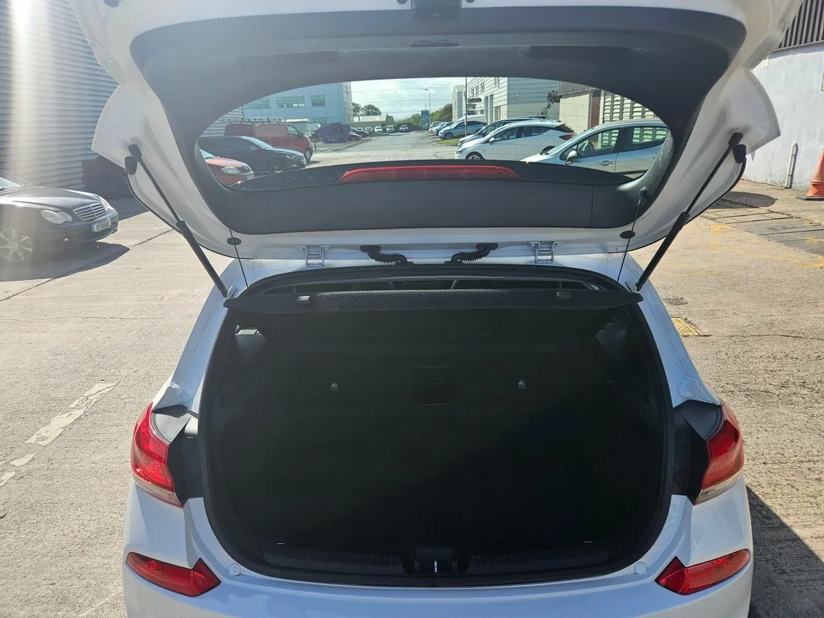 2018 Hyundai i30 Deluxe Plus - Image 4
